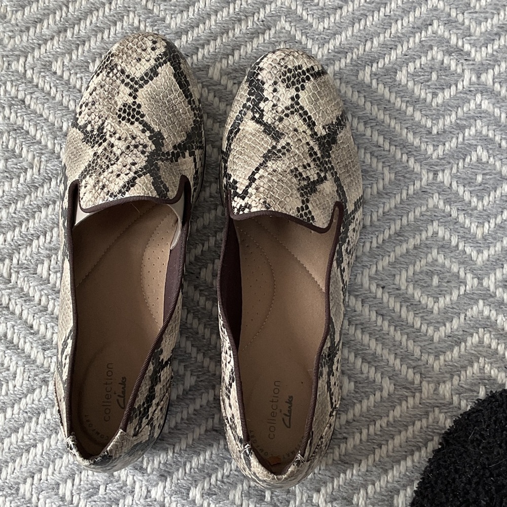 Clarks Women's Cream and Black Snakeskin Loafers